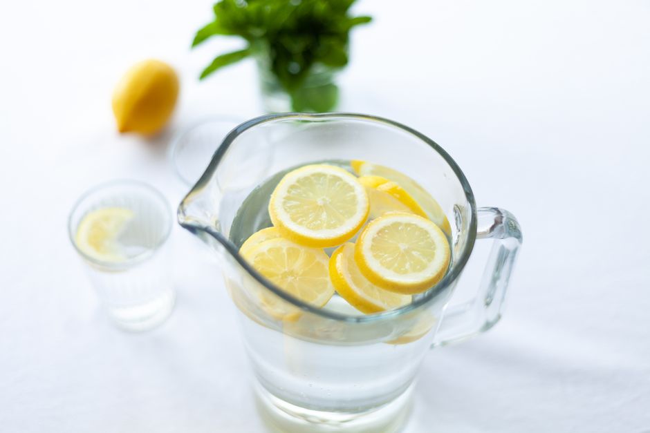 Boissons maison pour l’après-midi : citronnade et thés glacés