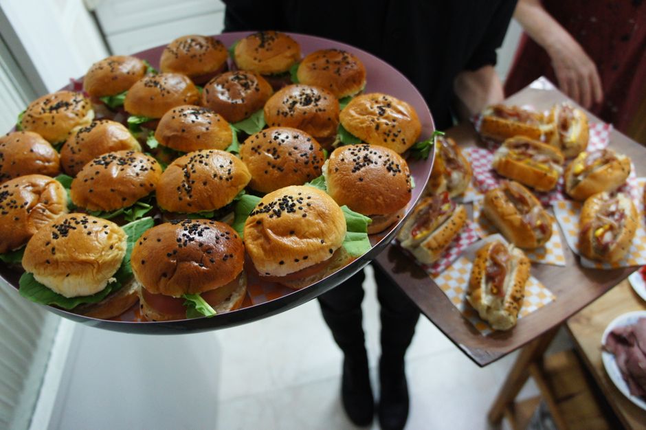 Mini-sandwichs sucrés : brioche, confiture, fruits